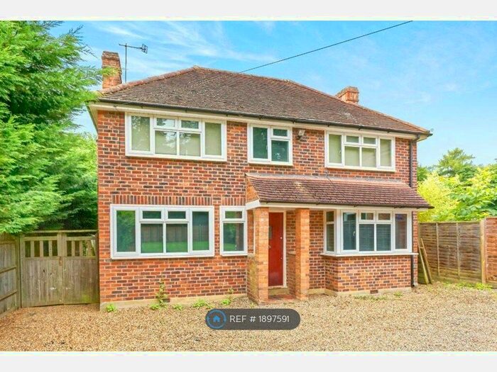 4 Bedroom Detached House To Rent In Dirtham Lane, Effingham, KT24