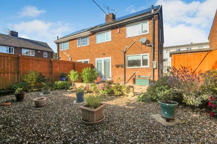 3 Bedroom Semi-Detached House For Sale In 25 Hopedene, Leam Lane, Gateshead, NE10