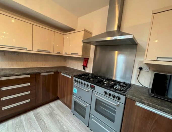 5 Bedroom Semi-Detached House To Rent In Hubert Road, Selly Oak, Birmingham, B29