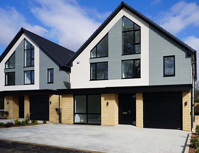 4 Bedroom Detached House For Sale In Park Lane, Dronfield, S18