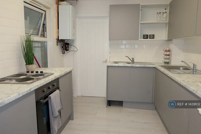 6 Bedroom Terraced House To Rent In Queens Road, Southend-On-Sea, SS1