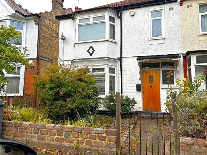 4 Bedroom End Of Terrace House To Rent In Stanhope Avenue, Finchley Central, N3