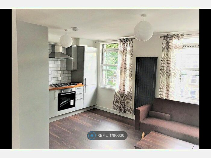 3 Bedroom Flat To Rent In (Second &amp; Loft Floor) Amersham Road, London, SE14