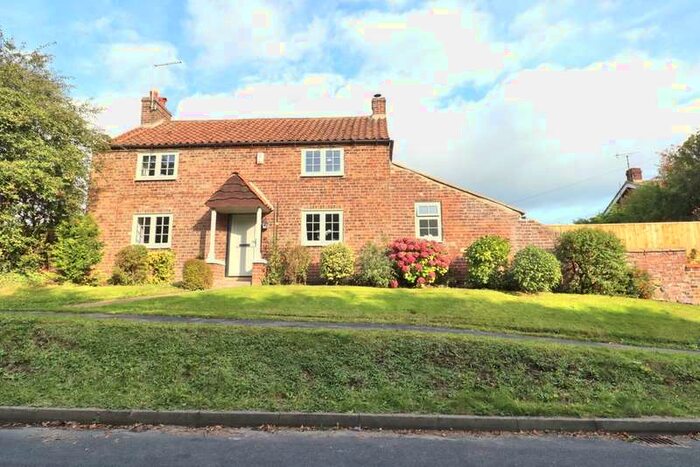 3 Bedroom Detached House For Sale In Moor Lane, Carnaby, YO16