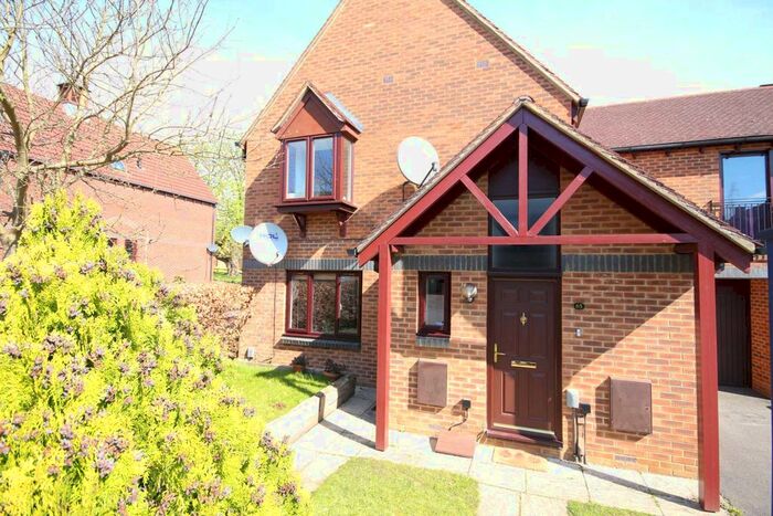 3 Bedroom Maisonette To Rent In Top Common, Bracknell, RG42