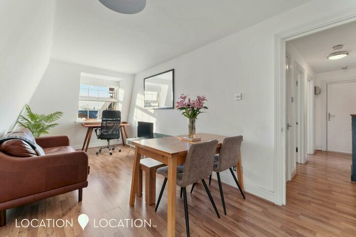 2 Bedroom Apartment To Rent In Chilcott Court, Walford Road, N16