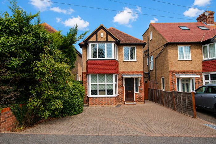 3 Bedroom Detached House For Sale In Newbolt Avenue, Cheam, Sutton, SM3