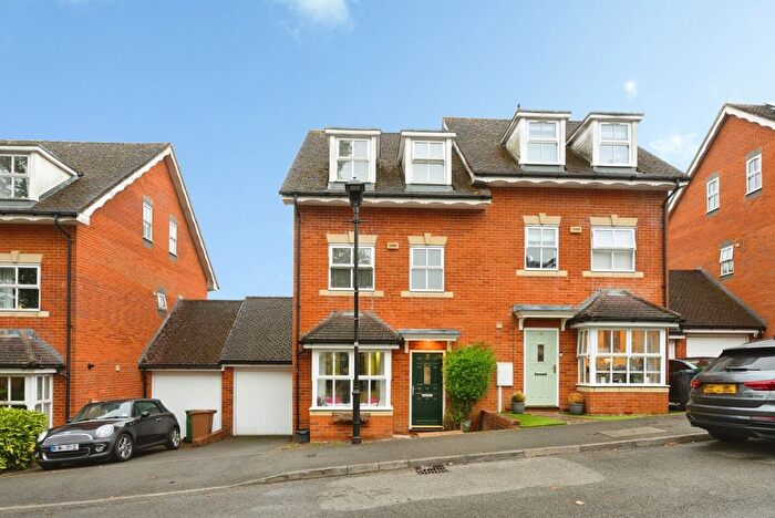 4 Bedroom Semi-Detached House For Sale In Cambridge Square, Redhill, Surrey, RH1