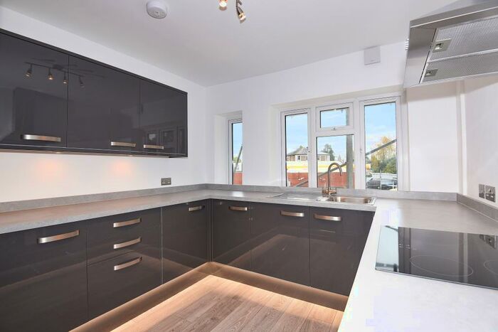 3 Bedroom Apartment To Rent In Queens Road, Weybridge, KT13