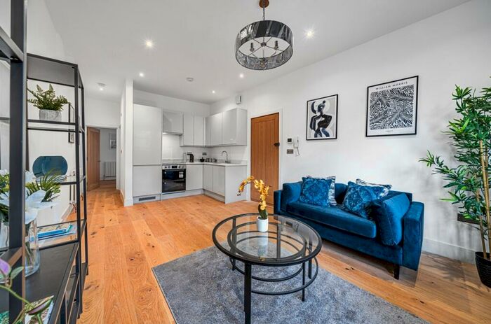 2 Bedroom Flat To Rent In Nunhead Lane Peckham, SE15