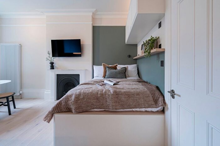 Studio To Rent In Kensington Gardens Square, London, W2