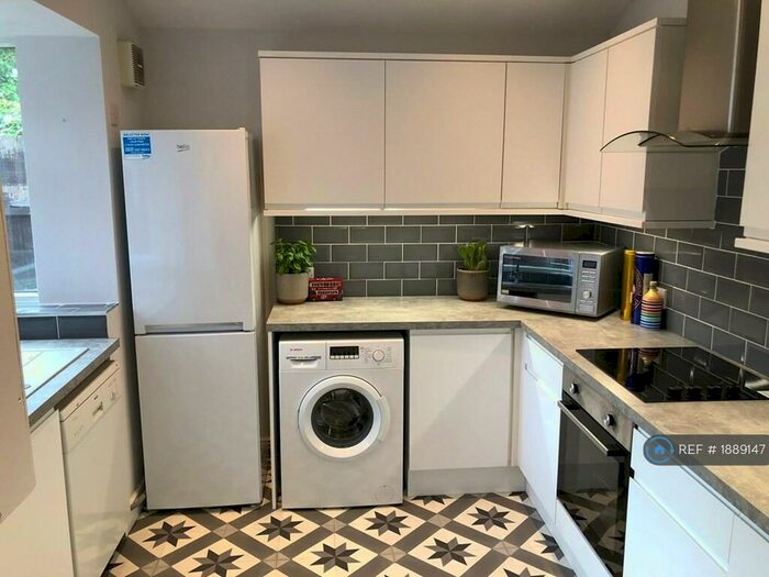 6 Bedroom Terraced House To Rent In Brailsford Road, Manchester, M14