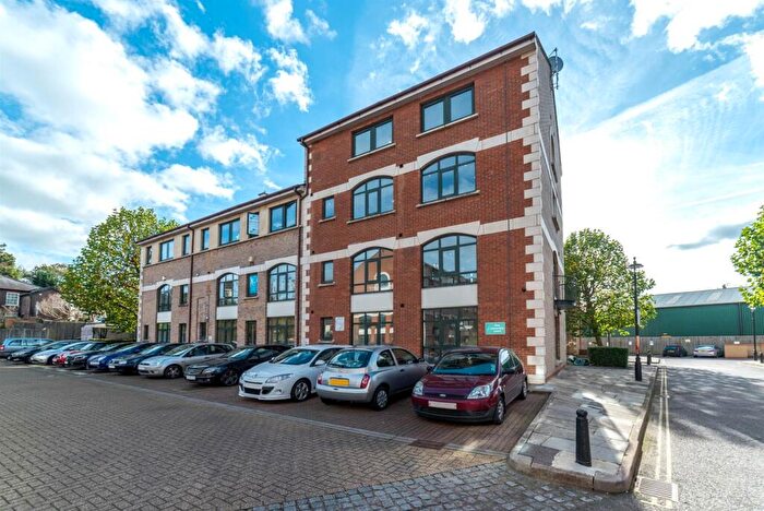 1 Bedroom Flat To Rent In Clifton Court, Corner Hall, Hemel Hempstead, HP3