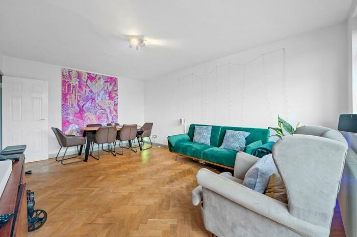 2 Bedroom Apartment To Rent In Queen Elizabeths Walk, N16