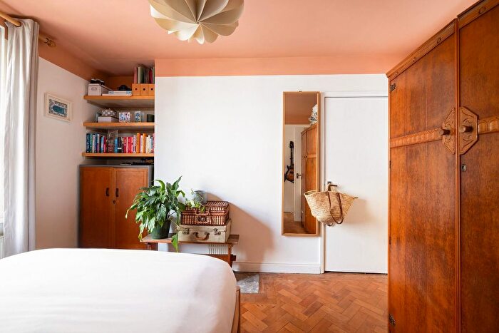 2 Bedroom Flat For Sale In Hillsborough Flats, Cliftonwood, BS8