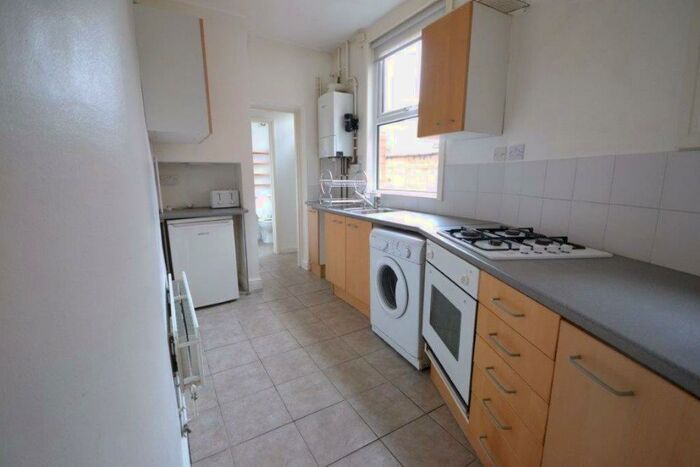 3 Bedroom Terraced House To Rent In Queens Road, Leicester, LE2