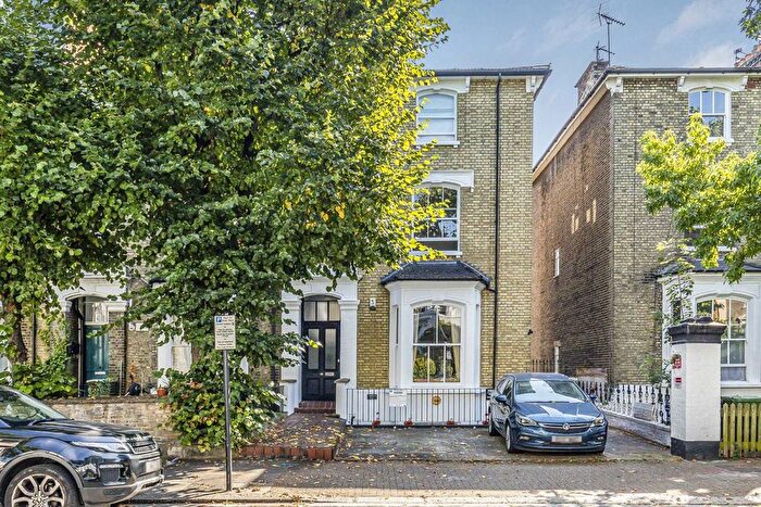 2 Bedroom Flat To Rent In Hammersmith Grove, London, W6