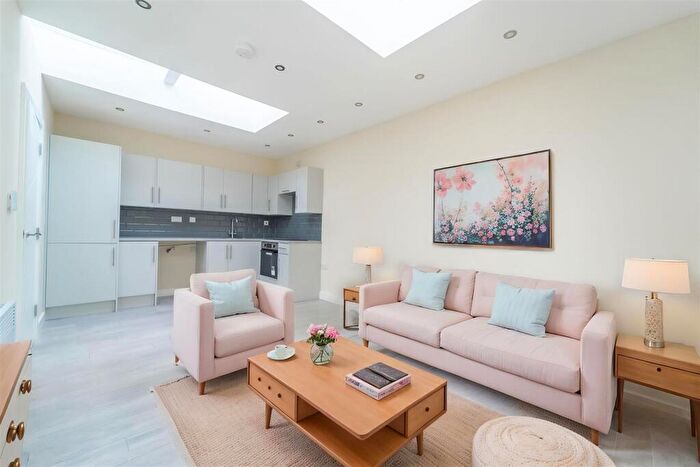 2 Bedroom Flat To Rent In Manchester Road, Burnley, BB11
