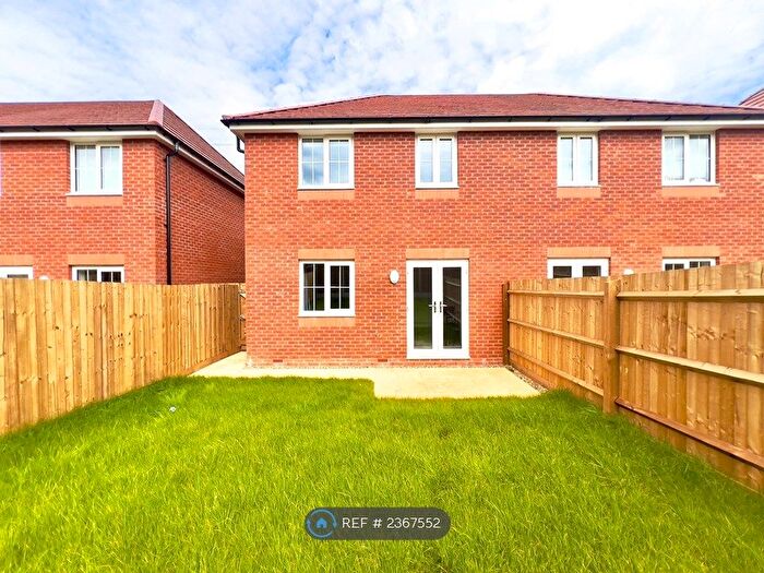 3 Bedroom Semi-Detached House To Rent In Roman Way, West Bromwich, B71