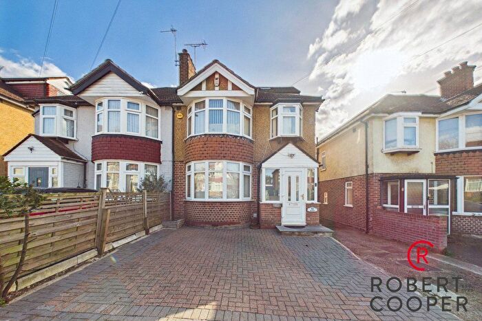 3 Bedroom Semi Detached House For Sale In Court Farm Road, Northolt, UB5