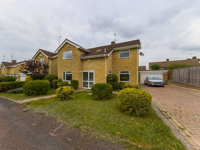 4 Bedroom Detached House To Rent In Foxgrove Drive, Cheltenham, Gloucestershire, GL52