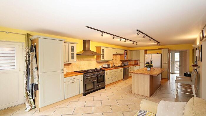 5 Bedroom Detached House For Sale In Beenham, Berkshire, RG7