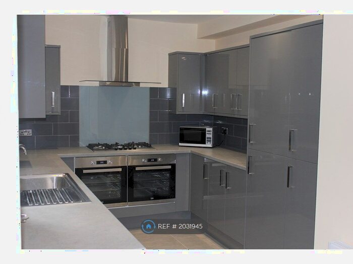 6 Bedroom Terraced House To Rent In Deramore Street, Manchester, M14