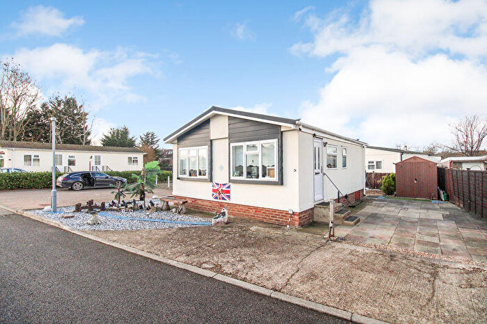 2 Bedroom Park Home For Sale In Willow Road, Wilstead, MK45