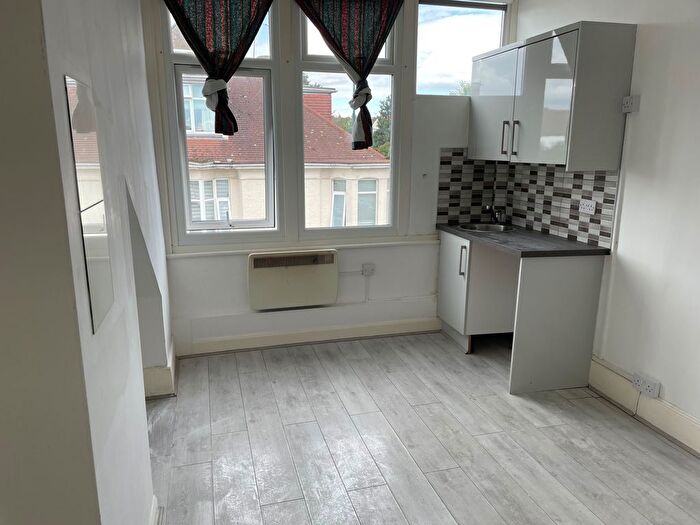 Studio To Rent In Palmeira Avenue, Westcliff-On-Sea, SS0