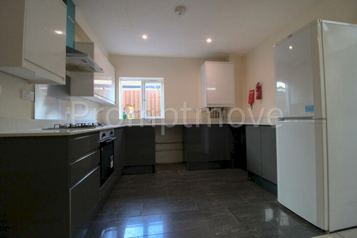 3 Bedroom Flat To Rent In Ashcroft Road Luton, LU2