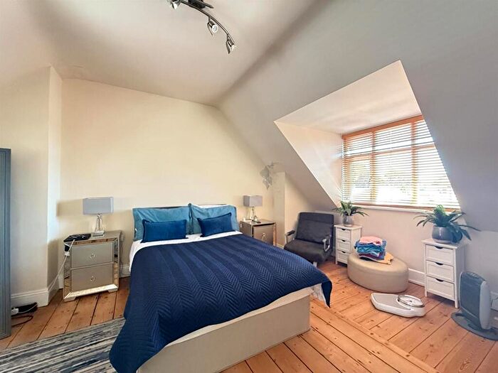 3 Bedroom Maisonette To Rent In Canford Cliffs, Poole, BH13