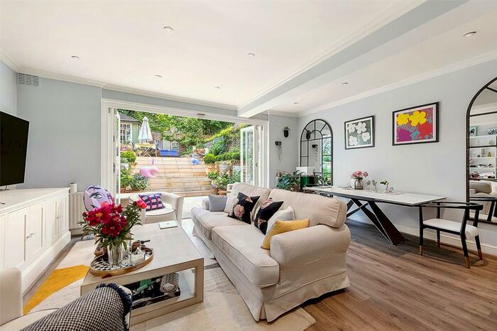 2 Bedroom Apartment To Rent In Harcourt Terrace, London, SW10