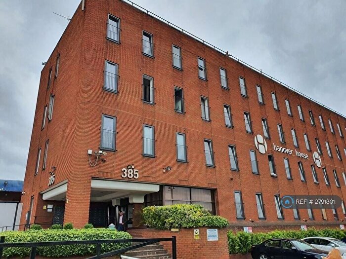 Studio To Rent In Edgware Road, London, NW2