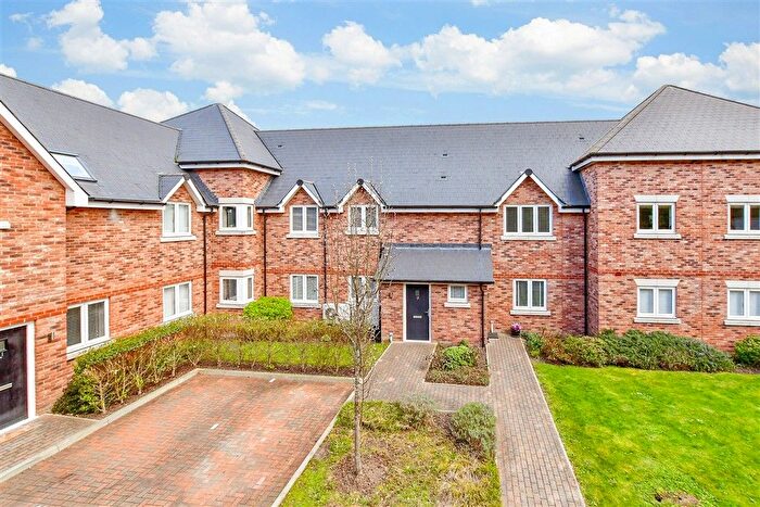 2 Bedroom Flat For Sale In Clay Lane, Chichester, West Sussex, PO19