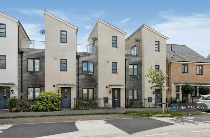 3 Bedroom Terraced House To Rent In Selkirk Drive, Oakridge Park, Milton Keynes, MK14