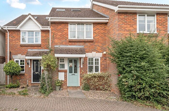 3 Bedroom Terraced House For Sale In Crosby Way, Farnham, Surrey, GU9