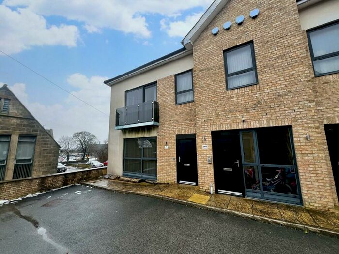 2 Bedroom Flat To Rent In Park Square, Rawdon, Leeds, West Yorkshire, LS19