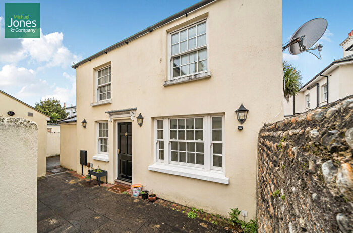 2 Bedroom Detached House To Rent In Crescent Road, Worthing, West Sussex, BN11