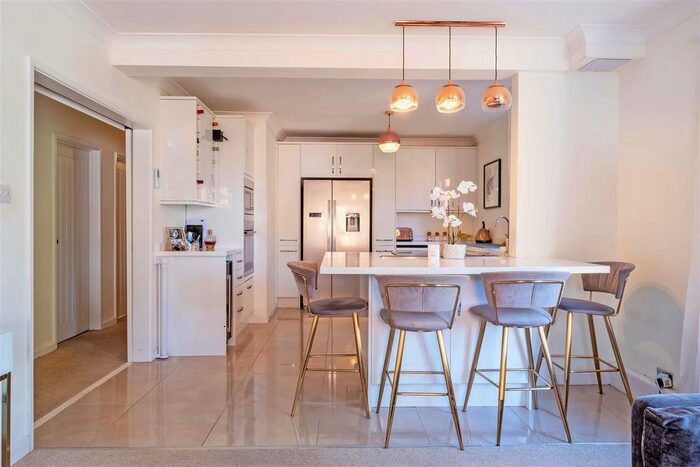 3 Bedroom Flat For Sale In West Cliff Road, West Cliff, Westbourne, Bournemouth, BH4