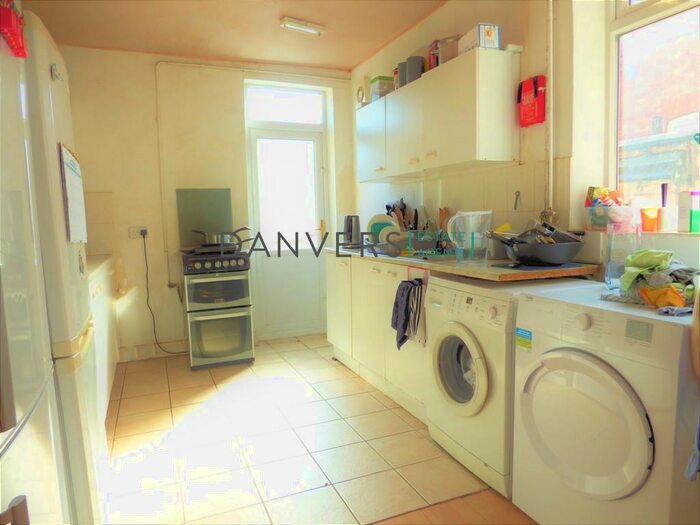 4 Bedroom Detached House To Rent In Wilberforce Road, Leicester, LE3