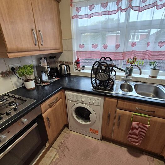 1 Bedroom Maisonette To Rent In Sinclair Road, London, E4