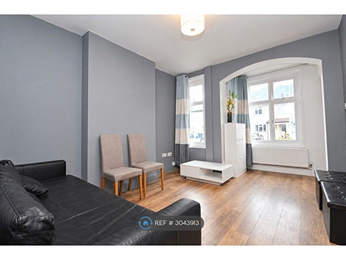 2 Bedroom Semi-detached House To Rent In Hazel Road, Erith, DA8