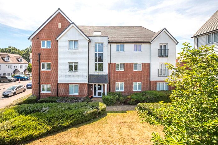 2 Bedroom Flat For Sale In Vellum Drive, Sittingbourne, Kent, ME10