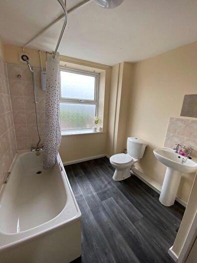 4 Bedroom Detached House To Rent In Blenheim Squarw, Leeds, LS2