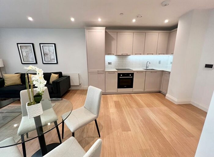 1 Bedroom Flat To Rent In Bakers Yard West, Carraway Street, Reading, RG1