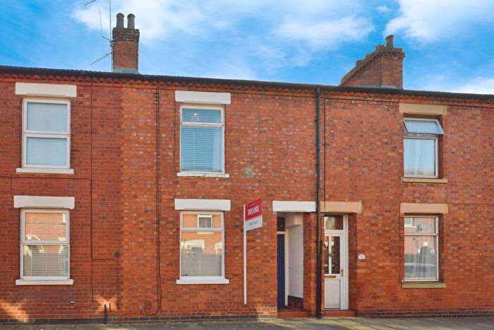 3 Bedroom Terraced House For Sale In St. Mary Street, New Bradwell, Buckinghamshire, MK13
