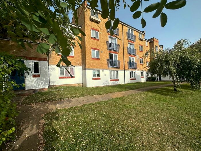 2 Bedroom Flat To Rent In Dadswood, Harlow, CM20