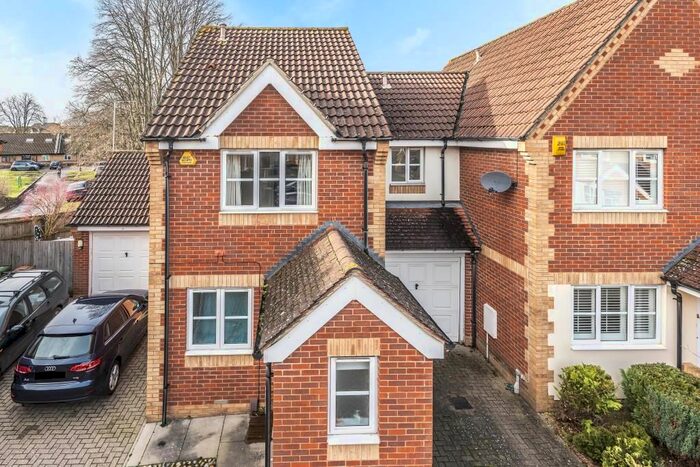 3 Bedroom Semi-Detached House To Rent In Shorte Close, Headington, OX3