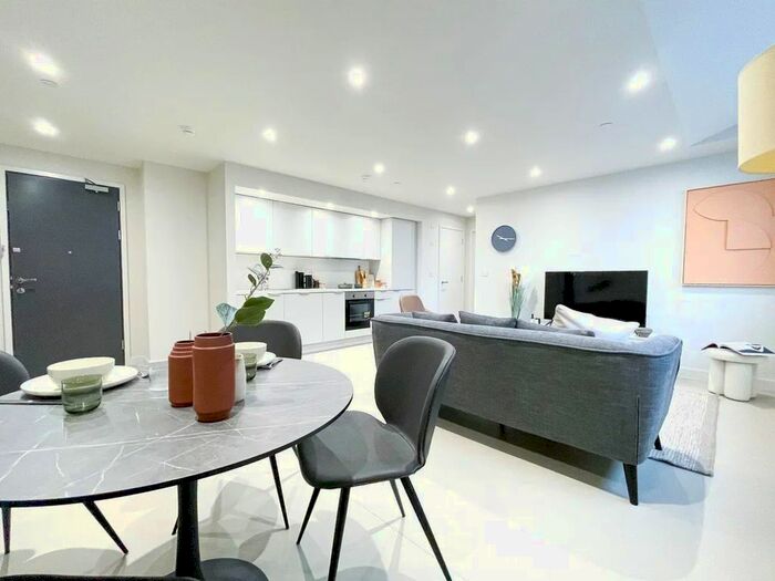 3 Bedroom Flat To Rent In Denmark Avenue, London, SW19