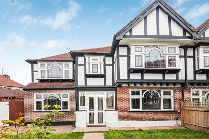 5 Bedroom Semi Detached House For Sale In The Green, Wembley, HA0